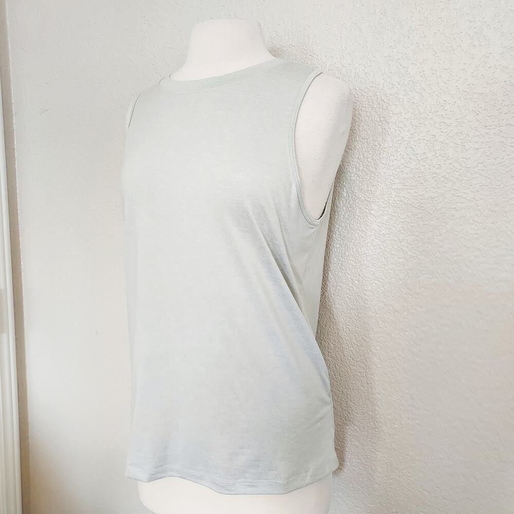 Fabletics Gray Active Wear Top w/Open Back Size M - Picture 5 of 11
